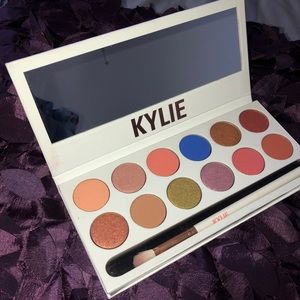 KYLIE PEACH PALETTE